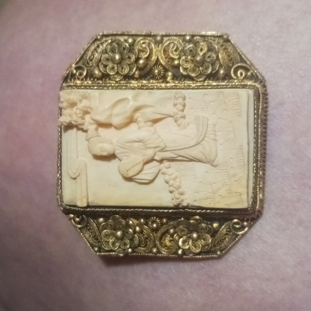 Brooch pin